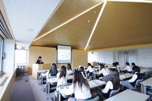 「高校と大学はどう違うの？」を中心に華頂の学びのスタイルをご紹介しました！