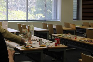 ●京都華頂大学　食物栄養学科プログラム２● 体験授業では災害時の食事について、備蓄のポイントやおすすめ食材を試食しました。